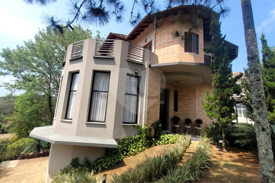 Casa à venda ou para alugar com 4 quartos, sendo 2 suítes, no condomínio Cantareira, Mairiporã - SP