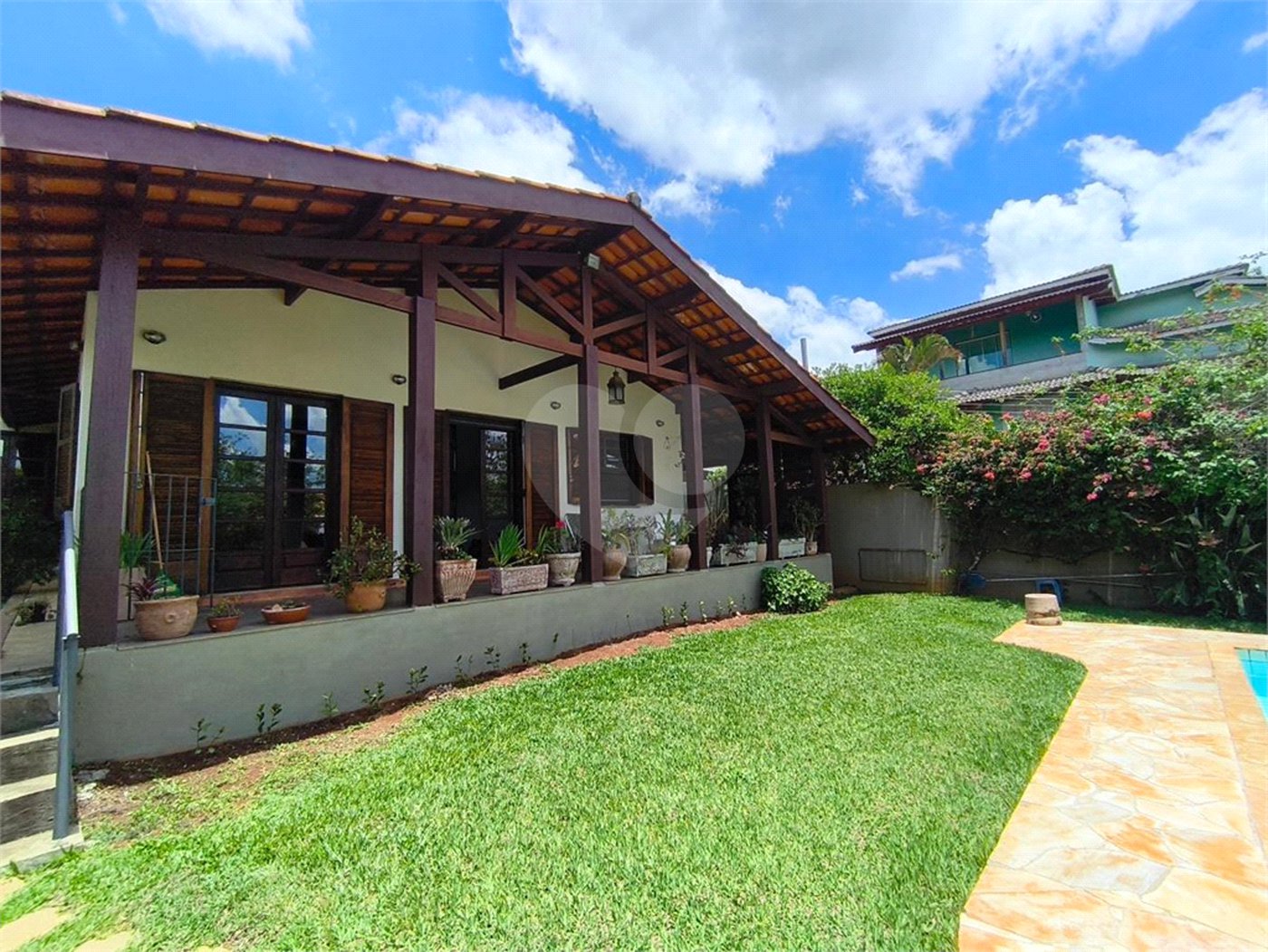 Casa à venda com 4 quartos, sendo 2 suítes, em Jardim Santa Bárbara, Atibaia, SP