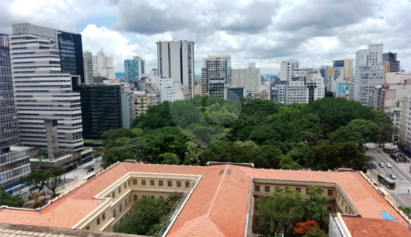 Apartamento à venda com 4 quartos, sendo 1 suíte,  em República, São Paulo, SP