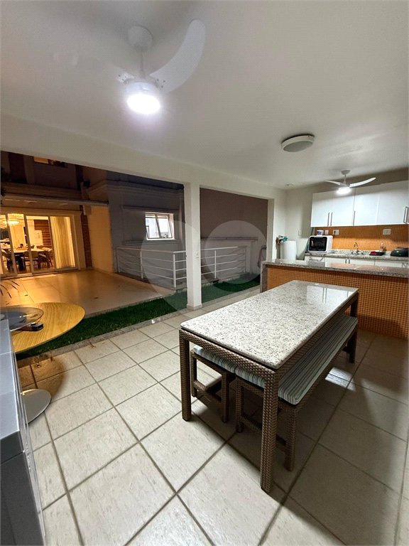 Casa à venda com 4 suítes no condomínio East Village, São Paulo - SP