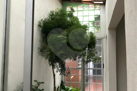 Casa à venda com 4 quartos, sendo 1 suíte,  em Jardim Rosa Maria, São Paulo, SP