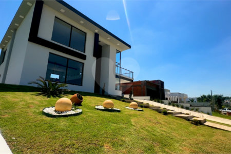 Casa à venda com 5 suítes no condomínio Terras de Mont Serrat, Salto - SP