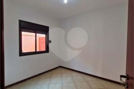 Casa à venda ou para alugar com 3 quartos, sendo 1 suíte, no condomínio Recanto dos Paturis, Vinhedo - SP
