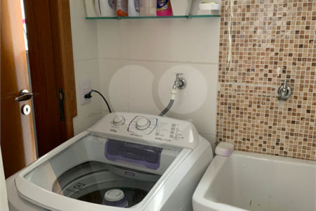 Casa à venda com 3 quartos, sendo 1 suíte, no condomínio Parque Vitória, São Paulo - SP