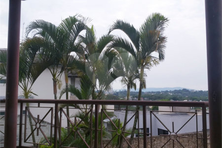 Casa à venda com 4 quartos, sendo 3 suítes, no condomínio Arujá 5, Arujá - SP