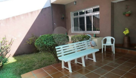 Casa à venda com 4 quartos, sendo 2 suítes,  em Bosque da Saúde, São Paulo, SP