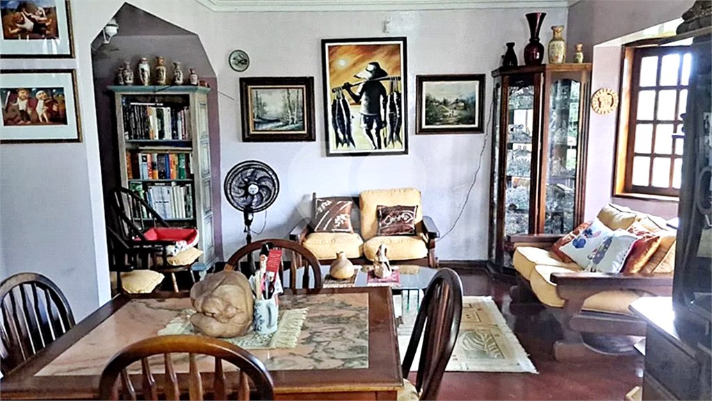 Casa à venda com 6 quartos, sendo 2 suítes, no condomínio Associação Reserva das Hortênsias, Mairiporã - SP