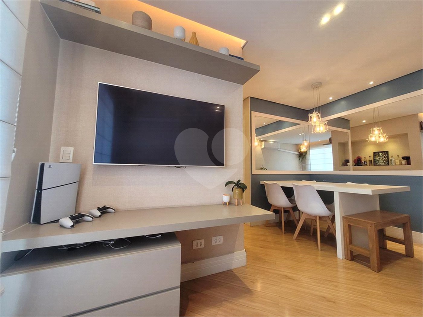 Apartamento à venda com 3 quartos, sendo 1 suíte,  em Vila Guilherme, São Paulo, SP