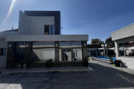 Casa à venda com 8 quartos, sendo 2 suítes, em Flórida, Praia Grande, SP