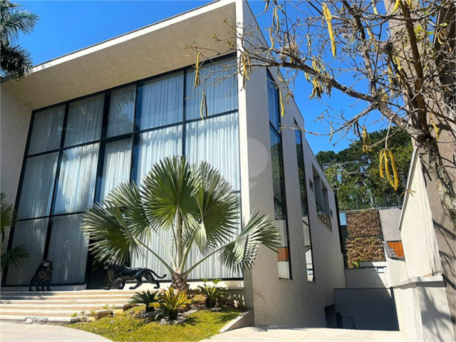 Casa à venda com 5 suítes no condomínio Tamboré II, Santana de Parnaíba - SP