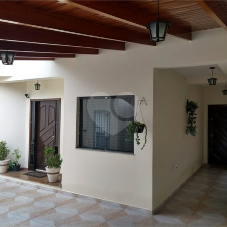 Sobrado à venda com 3 quartos, sendo 1 suíte,  em Vila Oliveira, Mogi das Cruzes, SP