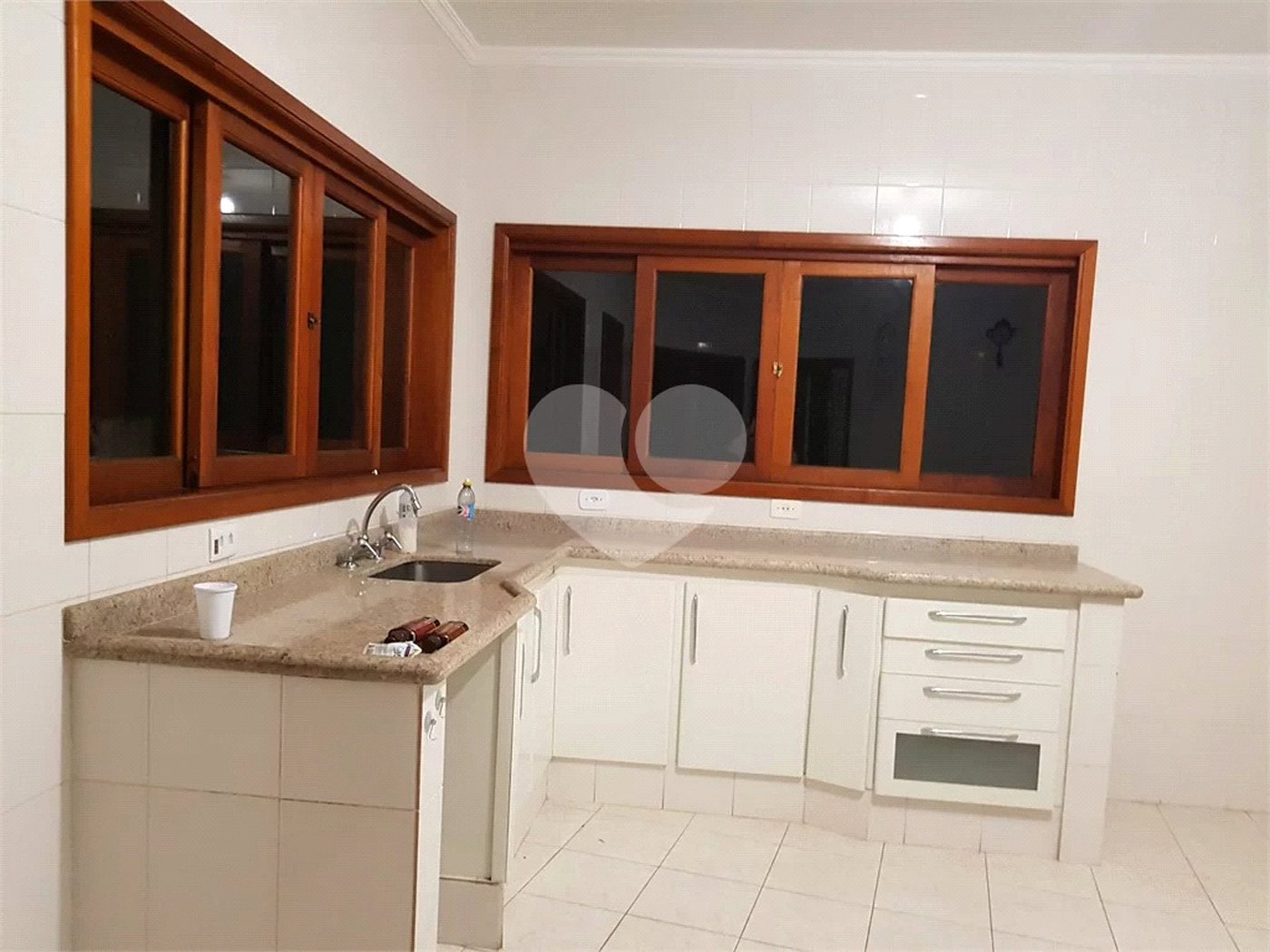 Casa à venda com 4 quartos, sendo 2 suítes, no condomínio Alpes da Cantareira, Mairiporã - SP