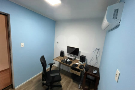 Sobrado à venda com 6 quartos, sendo 1 suíte,  em Vila do Encontro, São Paulo, SP