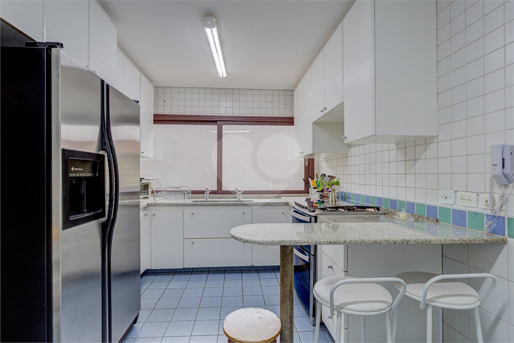 Casa à venda com 4 quartos, sendo 2 suítes, no condomínio Vila Antonieta, São Paulo - SP