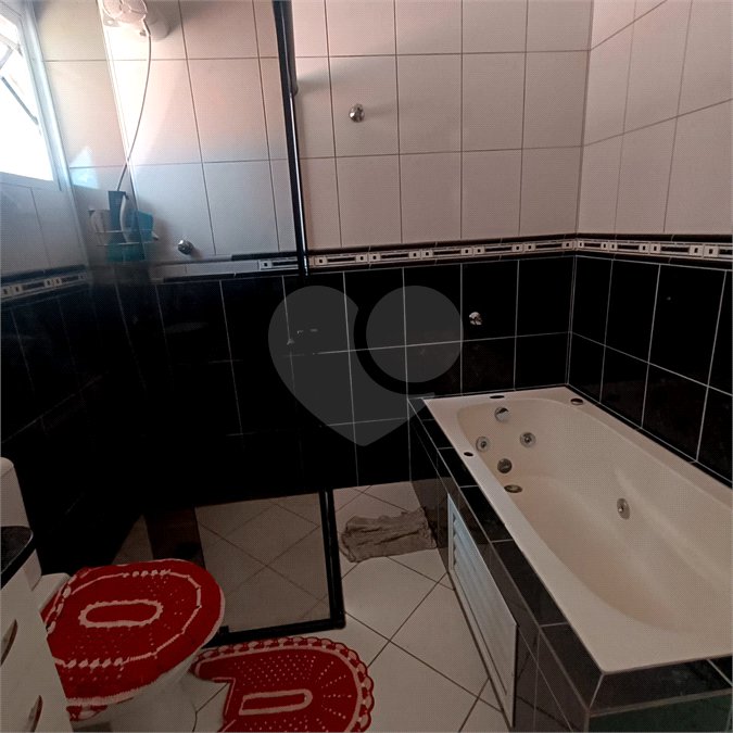 Sobrado à venda com 3 suítes em Vila Nivi, São Paulo, SP
