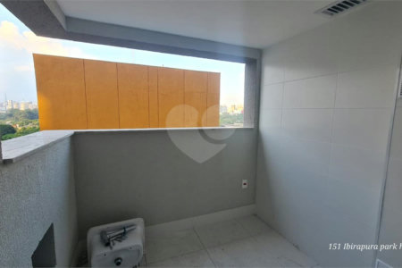 Apartamento à venda com 3 suítes em Moema, São Paulo, SP