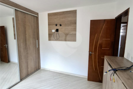 Sobrado à venda com 2 quartos em Interlagos, São Paulo, SP