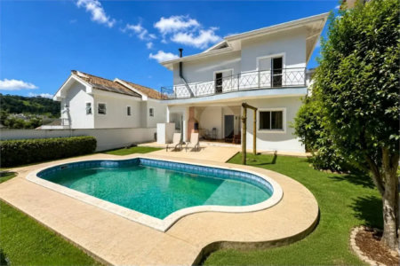 Casa à venda com 3 suítes no condomínio Recanto dos Paturis, Vinhedo - SP