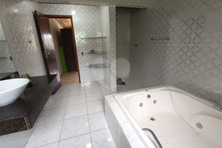 Sítio à venda com 6 quartos, sendo 5 suítes,  em Alto da Serra (mailasqui), São Roque, SP