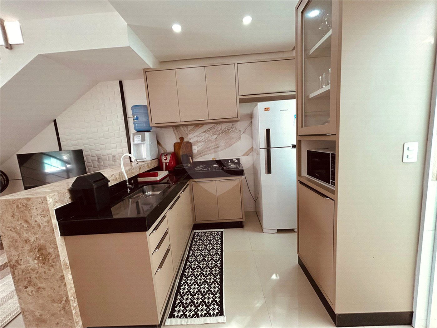 Apartamento à venda com 2 suítes, em Taperapuan, Porto Seguro, BA