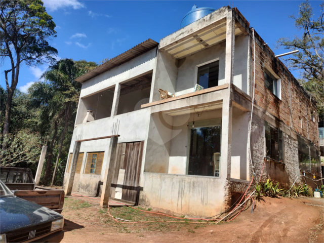 Sobrado à venda com 5 quartos, sendo 4 suítes,  em Serra da Cantareira, Mairiporã, SP