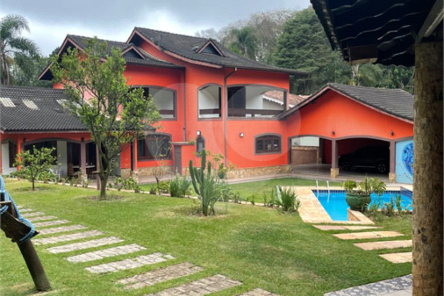 Casa à venda ou para alugar com 4 suítes no condomínio Alpes da Cantareira, Mairiporã - SP