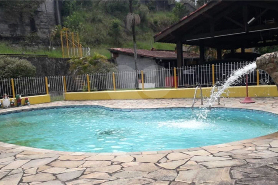 Casa à venda com 4 quartos, sendo 2 suítes, no condomínio Gleba II, Mairiporã - SP