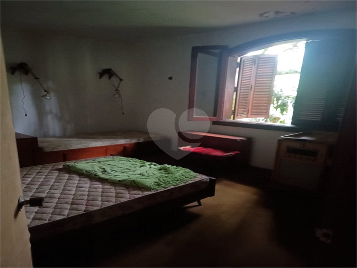 Casa à venda com 4 quartos, sendo 2 suítes, no condomínio Associação Reserva das Hortênsias, Mairiporã - SP