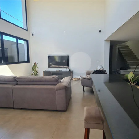 Casa à venda com 3 suítes em Vila Nastri, Itapetininga, SP