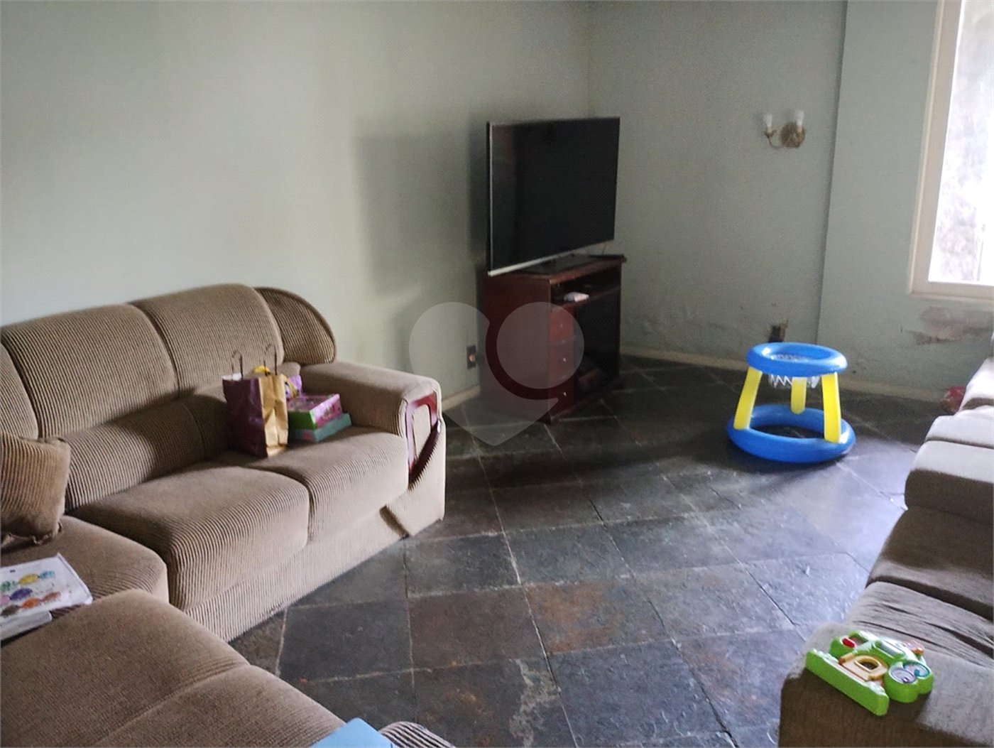 Casa à venda com 5 quartos, sendo 3 suítes, no condomínio Vilarejo, Rio de Janeiro - RJ