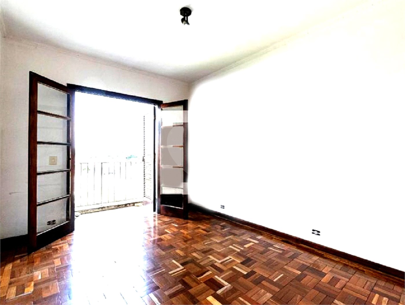 Casa à venda com 4 quartos, sendo 2 suítes, em Indianópolis, São Paulo, SP