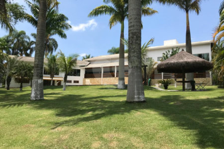 Casa à venda com 4 suítes no Centro, Guararema, SP