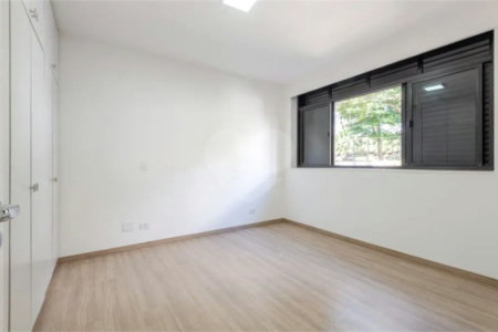 Apartamento à venda com 3 suítes em Real Parque, São Paulo, SP
