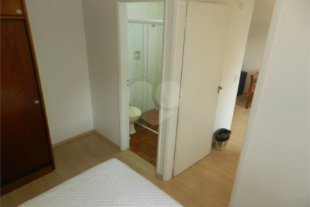 Apartamento mobiliado na Bela Vista de 36m² com 1 vaga de garagem.
