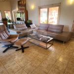 Casa à venda com 4 quartos, sendo 2 suítes, no condomínio Residencial Jardim Primavera, Louveira - SP