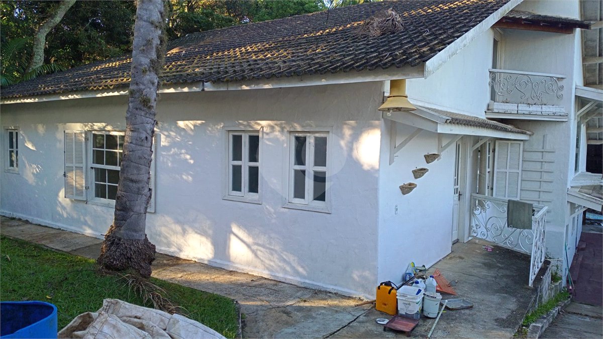 Casa à venda com 3 quartos, sendo 2 suítes, no condomínio Gleba II, Mairiporã - SP