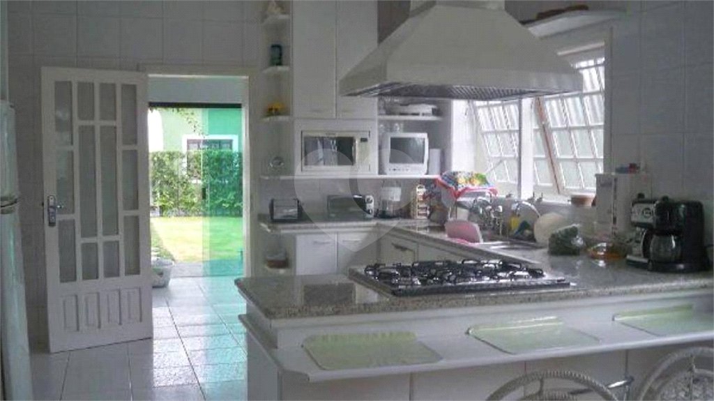 Sobrado à venda com 4 quartos, sendo 3 suítes, em Tremembé, São Paulo, SP