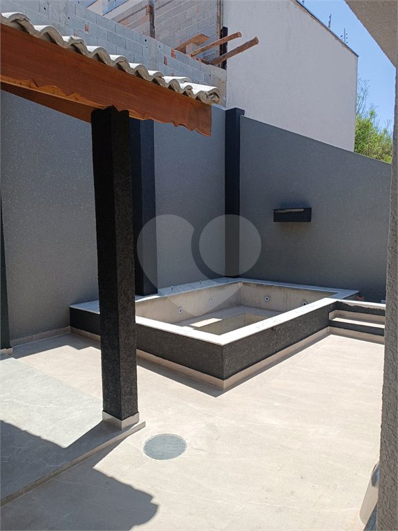 Casa à venda com 3 quartos, sendo 1 suíte, no condomínio Residencial Jardins da Catalunha, Atibaia - SP