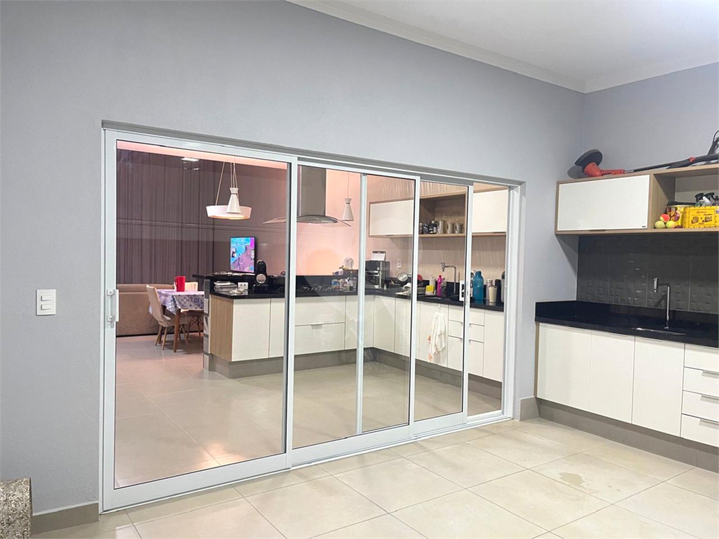 Casa à venda com 3 quartos, sendo 1 suíte, no condomínio Residencial Golden Ville, Itapetininga - SP