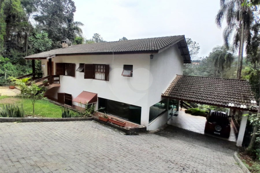 Casa Térrea à venda com 5 quartos, sendo 2 suítes,  em Roseira, Mairiporã, SP