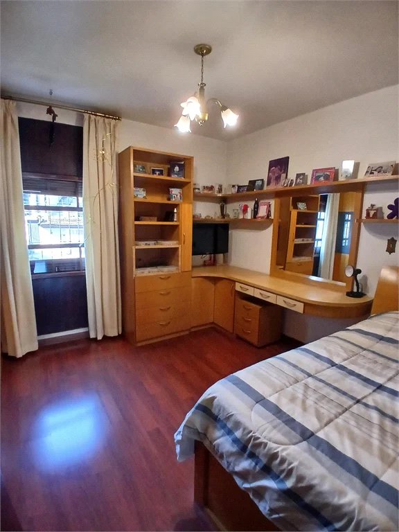 Sobrado à venda com 4 quartos, sendo 2 suítes,  em Jardim Leonor, São Paulo, SP