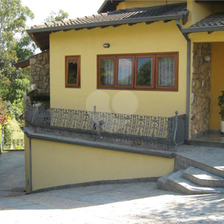 Casa à venda com 4 quartos, sendo 2 suítes, no condomínio Estância Marambaia, Vinhedo - SP