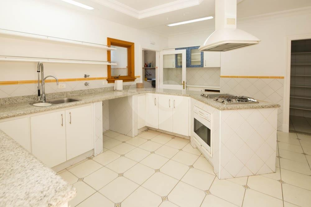 Casa à venda com 4 suítes no condomínio Jardim das Azaléias, São Paulo - SP