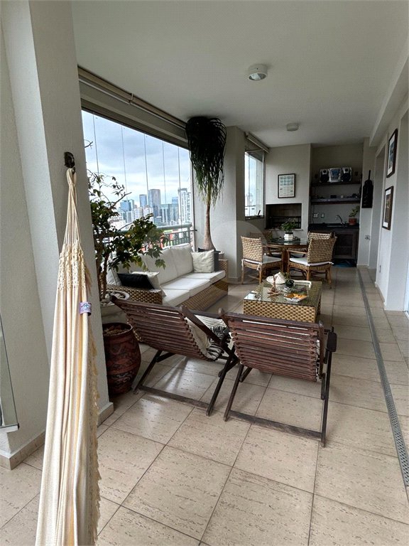 Apartamento para alugar com 3 suítes em Brooklin Paulista, São Paulo, SP