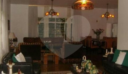 Casa Térrea à venda com 3 quartos em Vila Irmãos Arnoni, São Paulo, SP