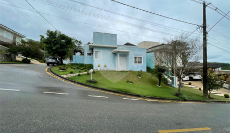 Casa à venda com 3 quartos, sendo 1 suíte,  em Picollo Villaggio, Louveira, SP