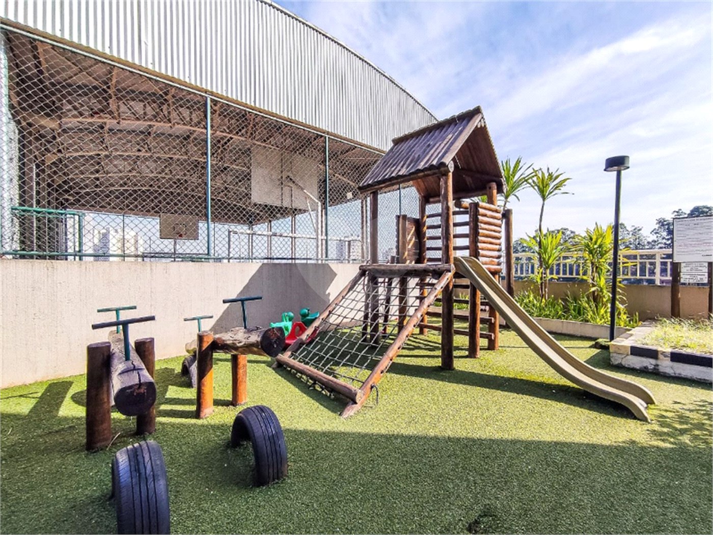 Apartamento à venda com 3 quartos, sendo 2 suítes, em Parque Reboucas, São Paulo, SP