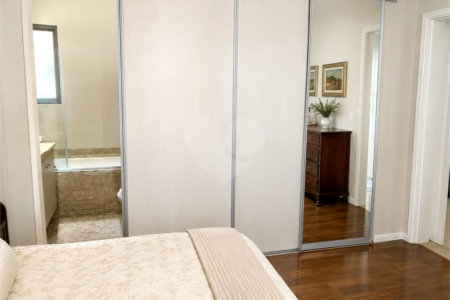 Apartamento à venda com 4 suítes em Vila Uberabinha, São Paulo, SP