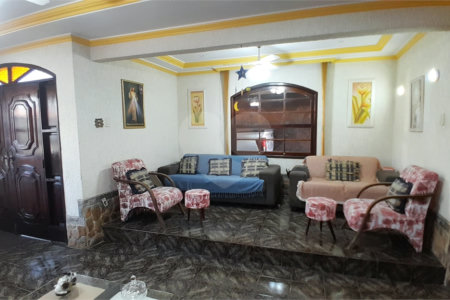 Casa à venda com 4 quartos, sendo 1 suíte, em Bangu, Rio de Janeiro, RJ