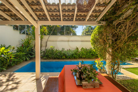 Casa à venda com 5 quartos, sendo 4 suítes, no condomínio Bounganville, São Paulo - SP